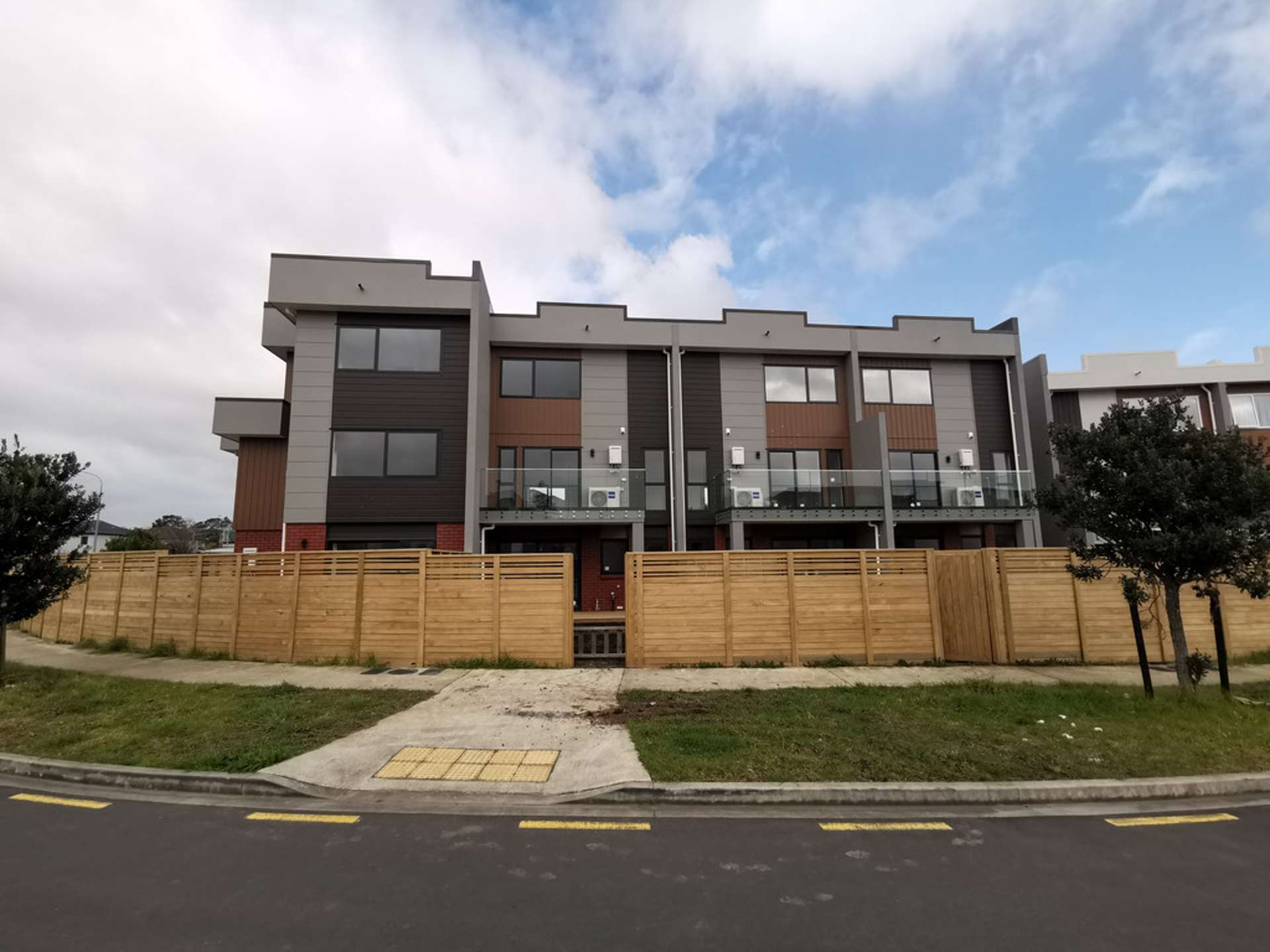 107 Bordeaux Parade Te Atatu South_0