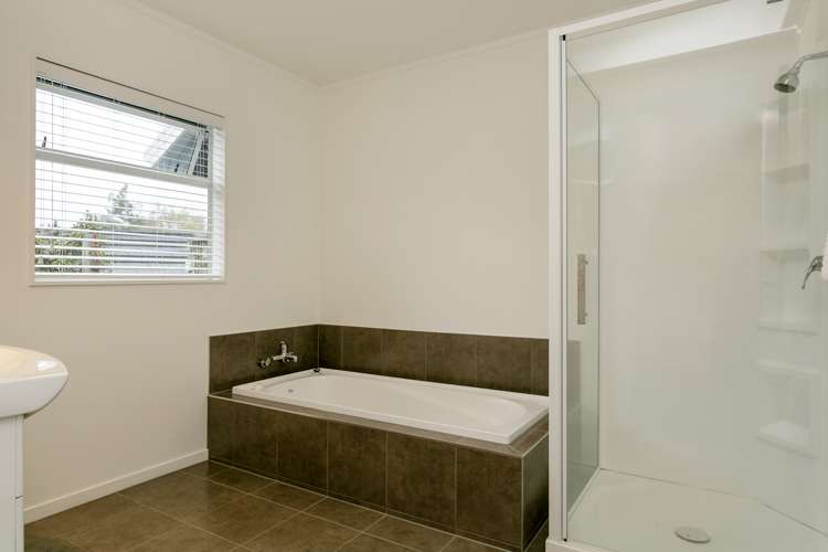 3 Van Asch Lane Rangatira Park_20