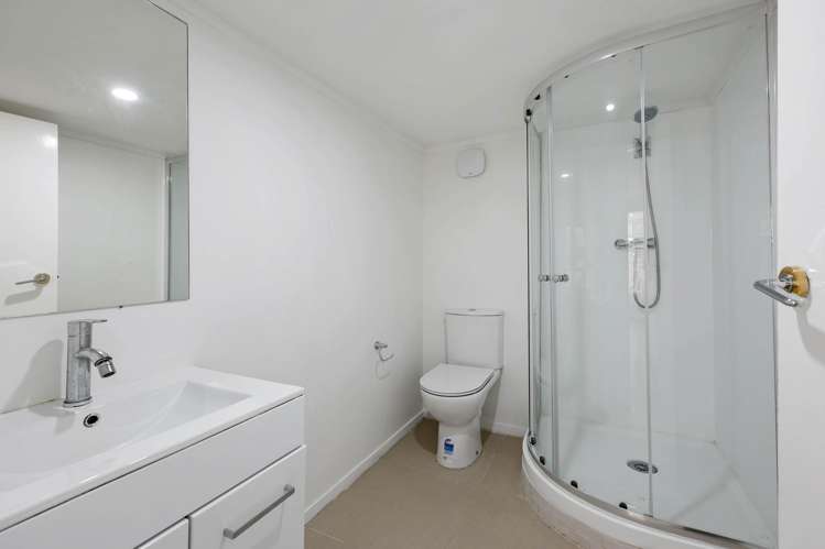 13 Seymour Road Mellons Bay_25