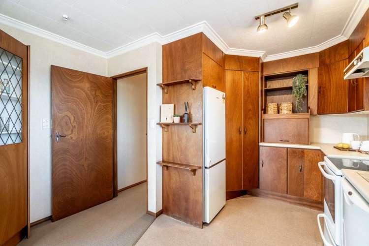 349 Queens Drive Windsor_13