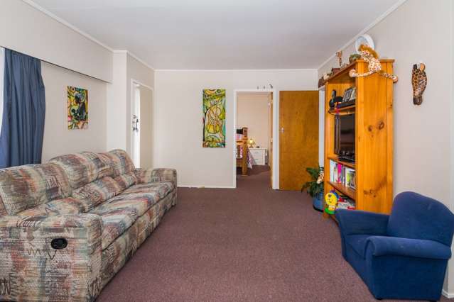 2/2 Lambrown Drive Totara Vale_3