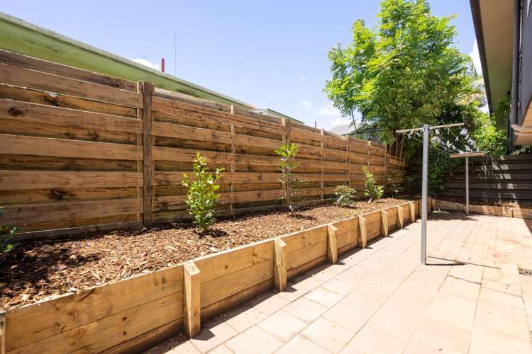 2/218 East Coast Road Forrest Hill_18