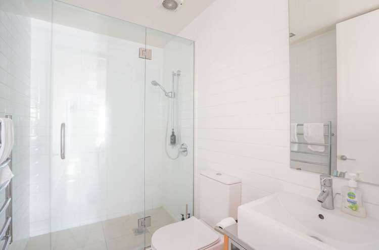 5/2 Lowell Place Waipahihi_7