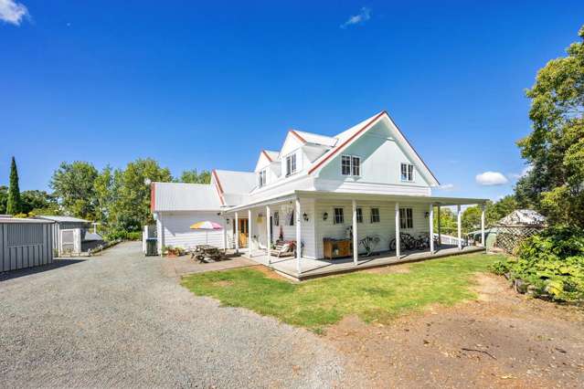 Spacious 4 Bdrm Villa with it's own Holiday Park!
