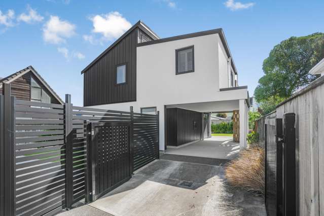 Luxury Living by Petone beach