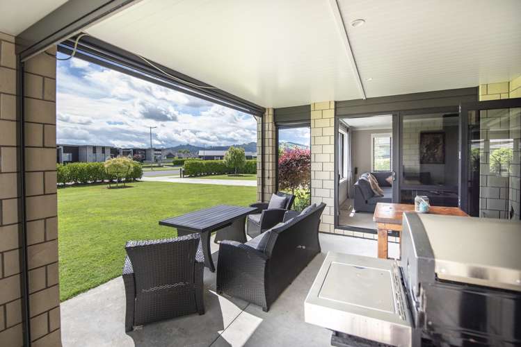 17 Alan Livingston Drive Cambridge_24