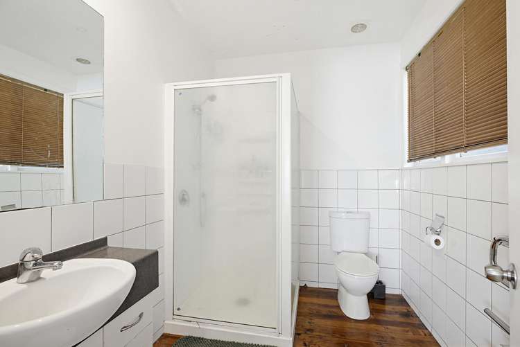 8 Kiriwai Road Paremata_15