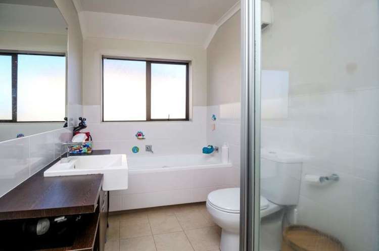 34 Amaretto Avenue Flat Bush_9