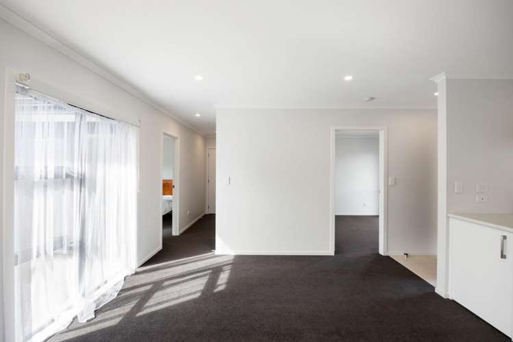 68 Sylvester Crescent 2743_12