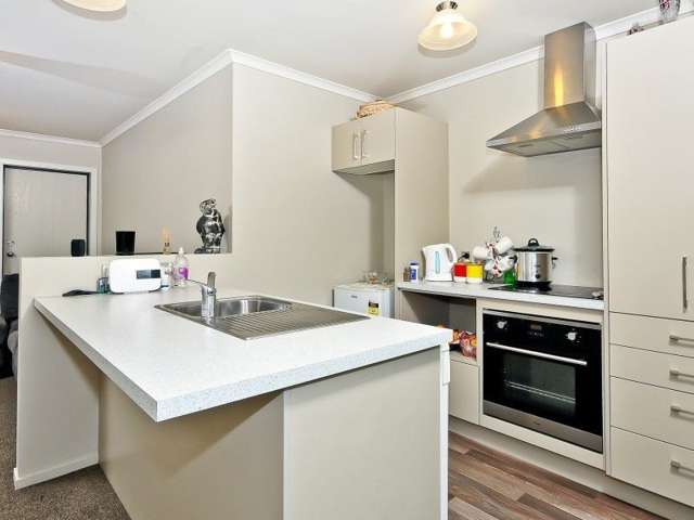 2/82 Clyde Street Hamilton East_2