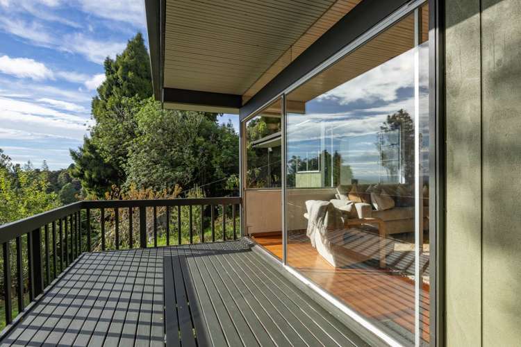 900 West Coast Road Waiatarua_15