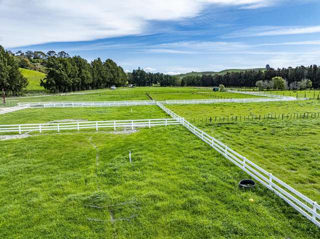 Equestrian haven - inviting offers below RV