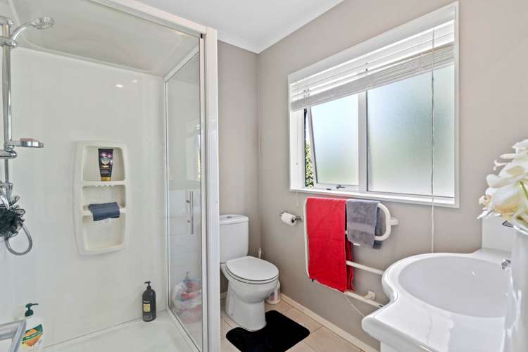 71a Target Road Totara Vale_8