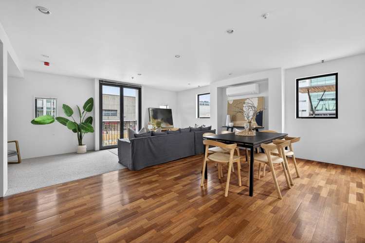 I/294 Montreal Street_3