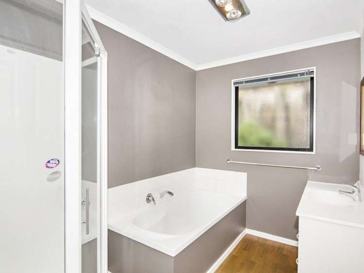 35 Saint Lawrence Street Toi Toi_11