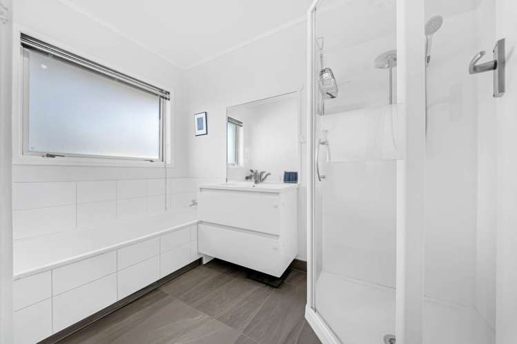 2/4 Noumea Place Mairangi Bay_11