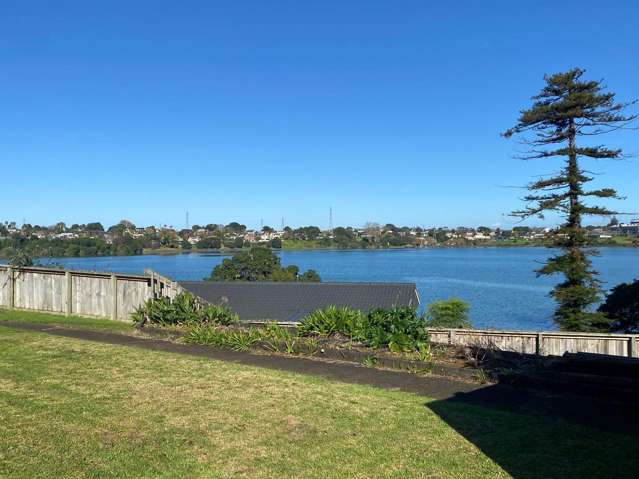 Charming 2-Bedroom Unit with Stunning Panmure ...