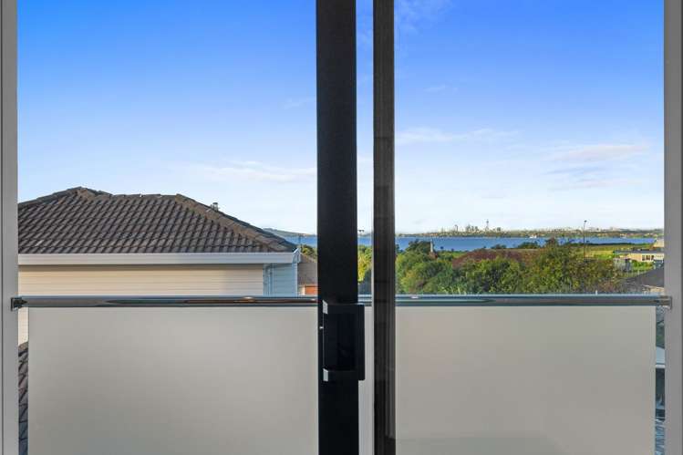 6/4 Toru Street Te Atatu Peninsula_10