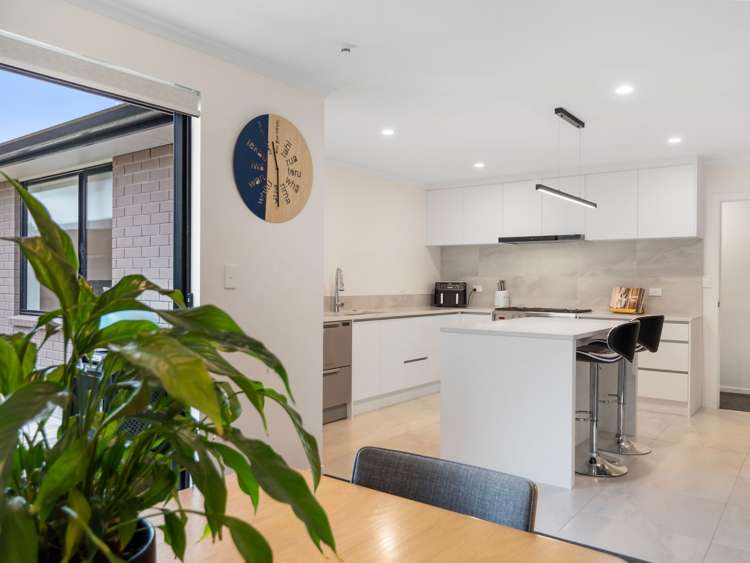 19 Lloyd Crescent Pukehangi_8