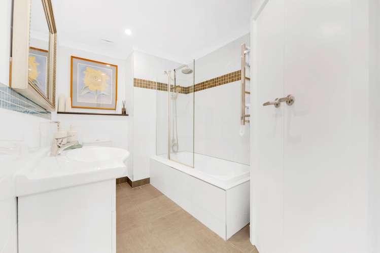 23 Copperfield Terrace Mellons Bay_12