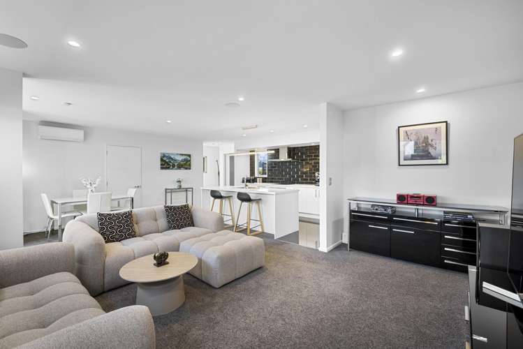 9 Taupata Street_5