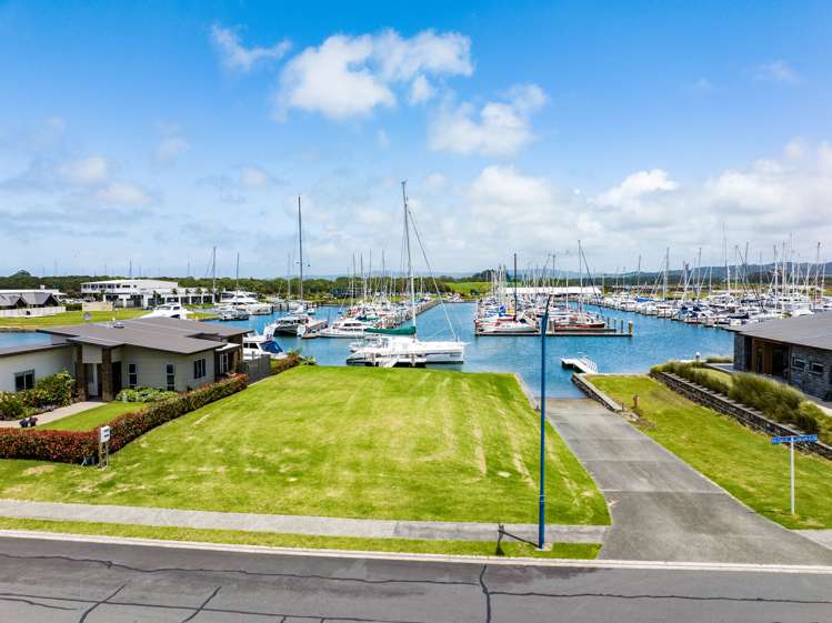 12 Finch Street One Tree Point_18