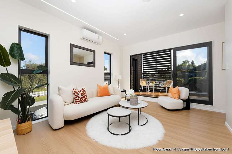 2/14 Woodford Avenue_0