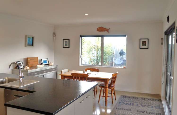 25 Ocean View Rise Ruakaka_6