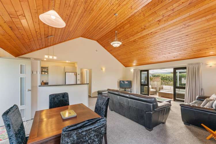 1/1 The Moorings Two Mile Bay_14