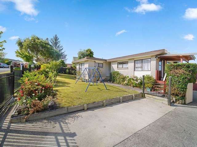 3 Bedrooms Plus A Huge Rumpus/4th Bedroom !