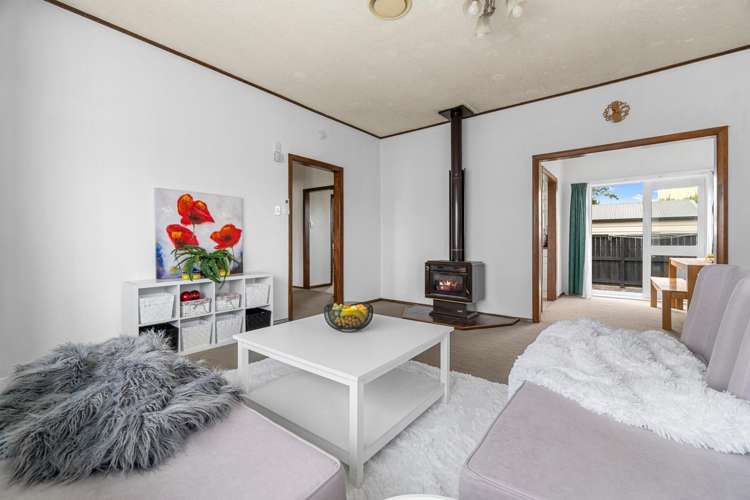 12 Bains Avenue Hamilton East_14