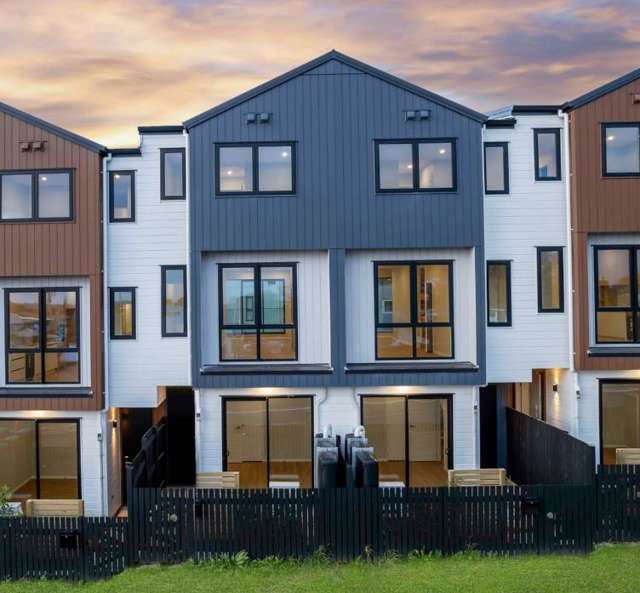 Stylish Townhouse in Prime Pakuranga Location
