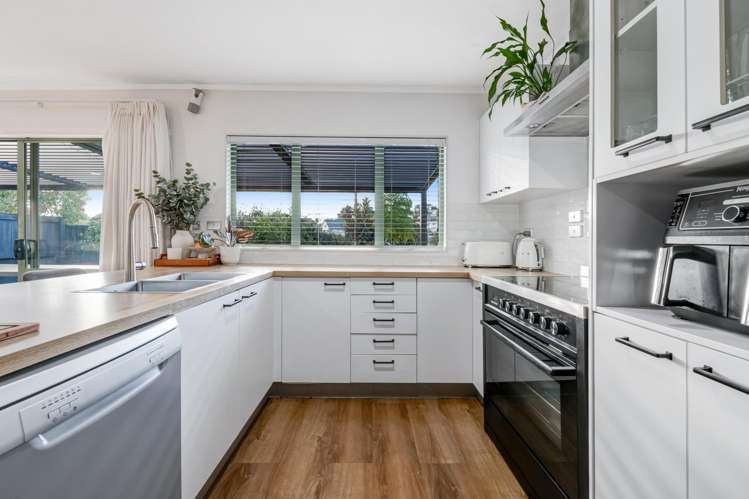2/1 Langton Road Stanmore Bay_5