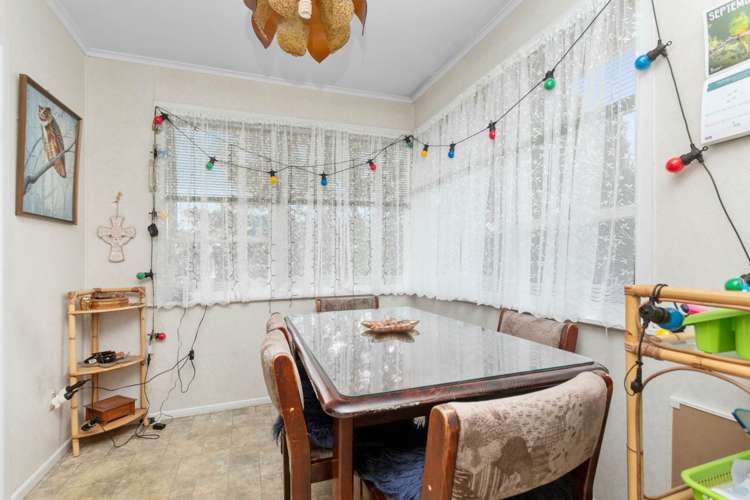 13 Ozich Avenue Te Atatu South_9