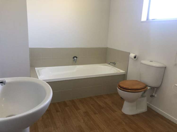 15E Queens Avenue 1067_12