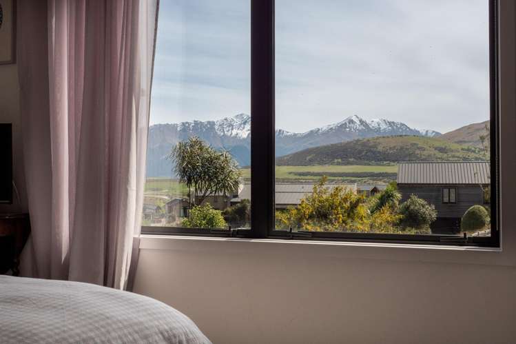 11 McKellar Drive Jacks Point_23