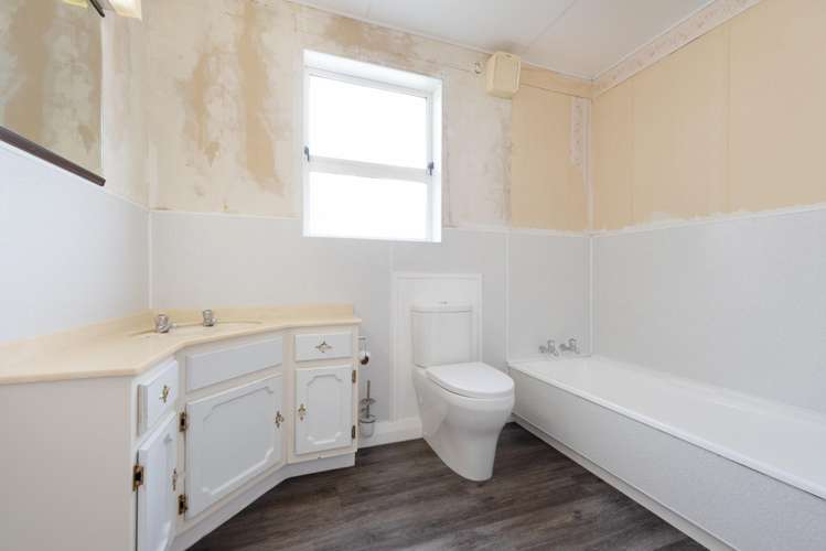 21 Firth Terrace Karori_16