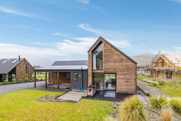 50 Luge Loop Castle Hill_23