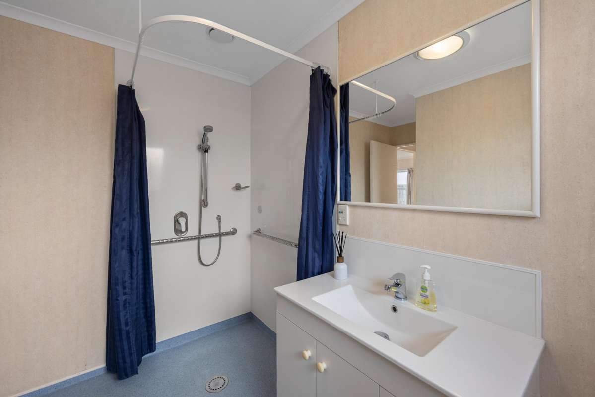 2/4 Normanby Street_5