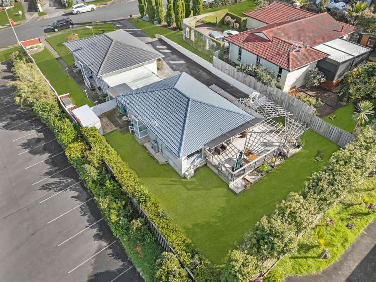 2/4 Noumea Place Mairangi Bay_13