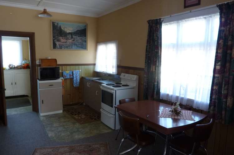 8 Stewart Street Waimangaroa_2