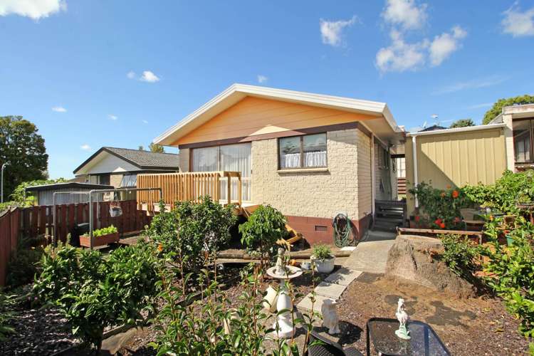 2/10 Sikkim Crescent Clover Park_0