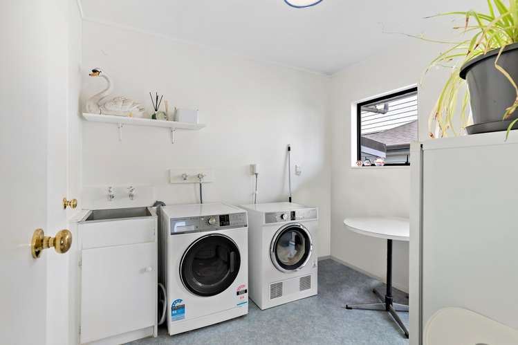 2/7 Arran Road Browns Bay_12