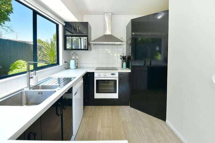 5 Ellenbury Place Stanmore Bay_5