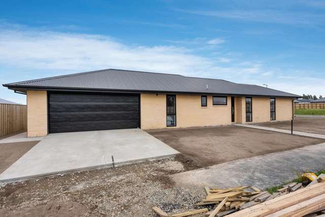 Modern Comfort on 625sqm - 3 Bedroom Excellence