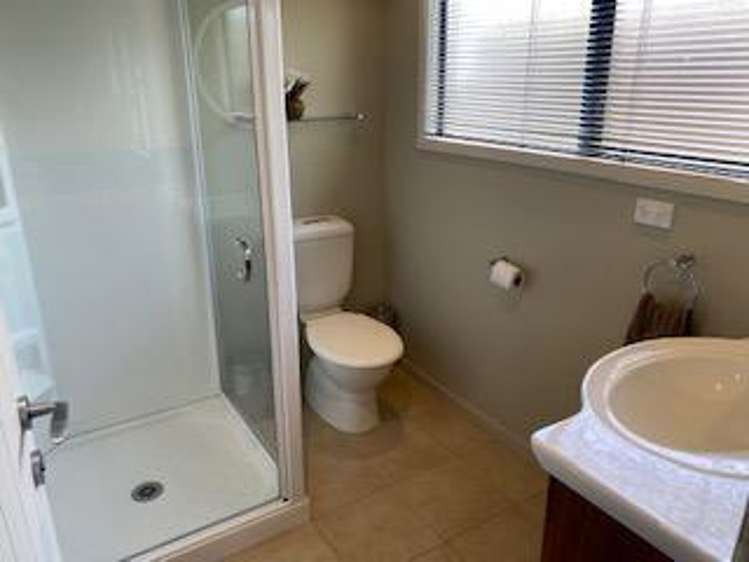 3c Kinross Drive Merrilands_13