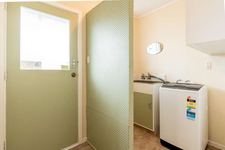 108 Pages Road Marchwiel_13