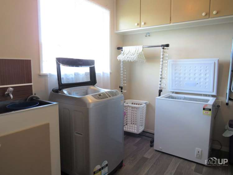 8 Miltonia Avenue Te Atatu South_11