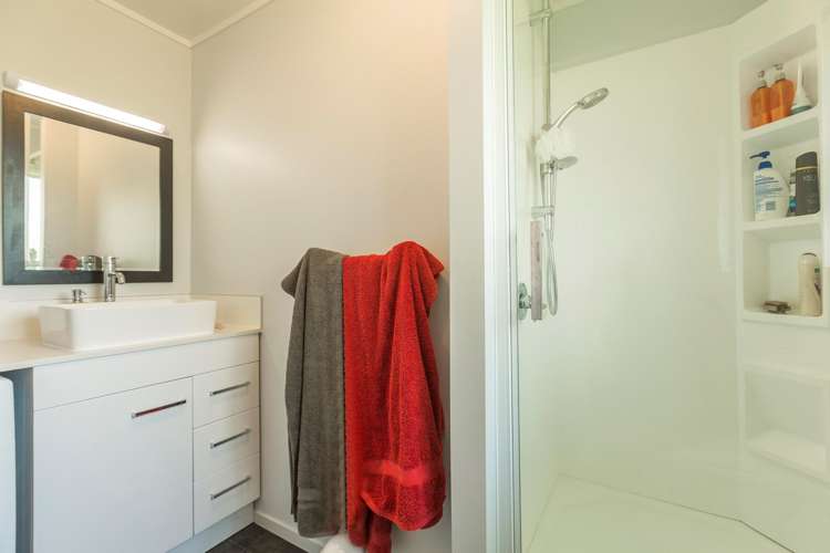 9 Alston Avenue Kelston_11