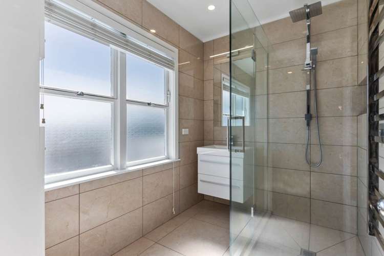 1/219 Glenfield Road Hillcrest_14